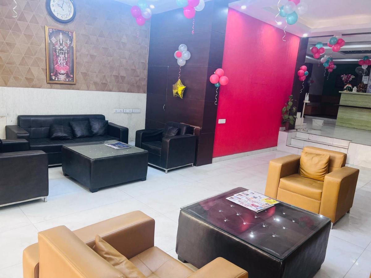 Hotel Cozy Cave Delhi Aiport Ню Делхи Екстериор снимка