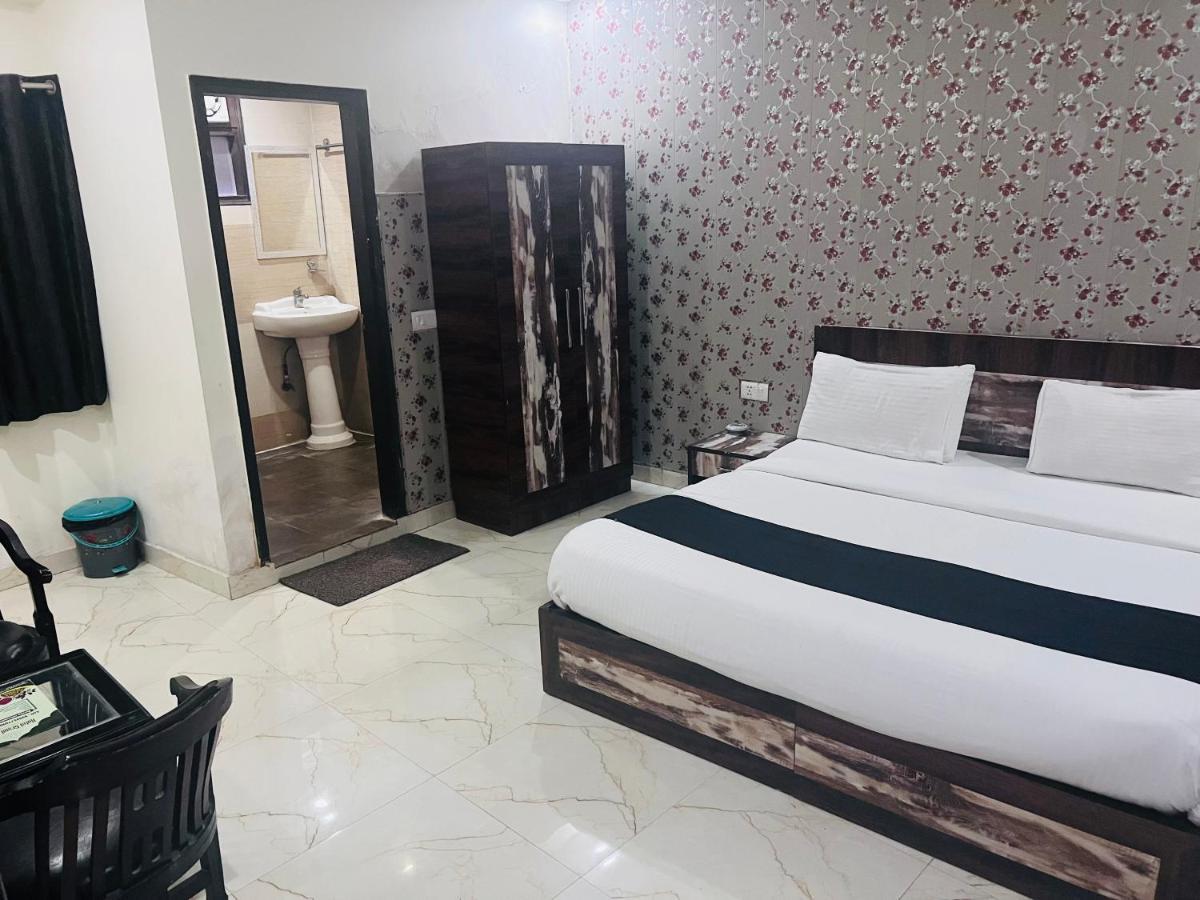 Hotel Cozy Cave Delhi Aiport Ню Делхи Екстериор снимка