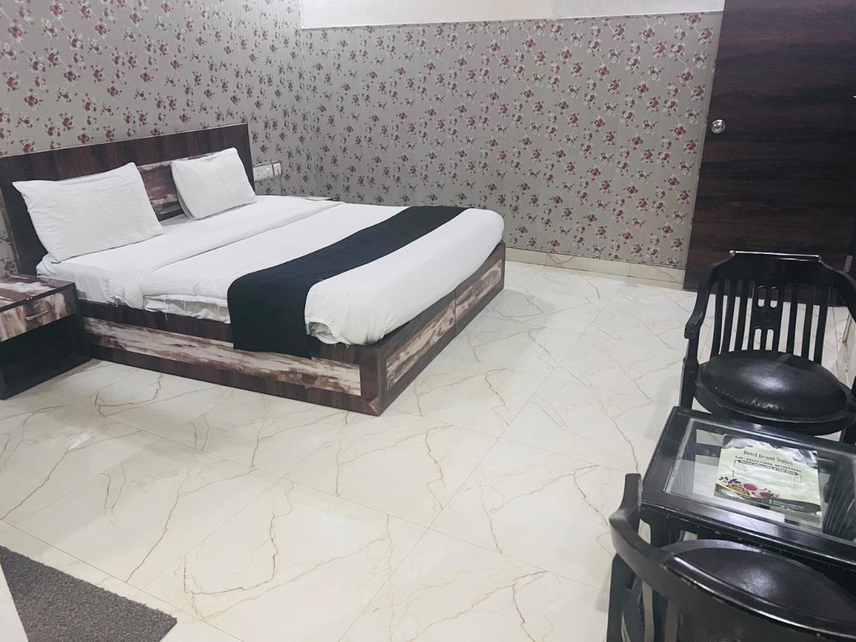 Hotel Cozy Cave Delhi Aiport Ню Делхи Екстериор снимка