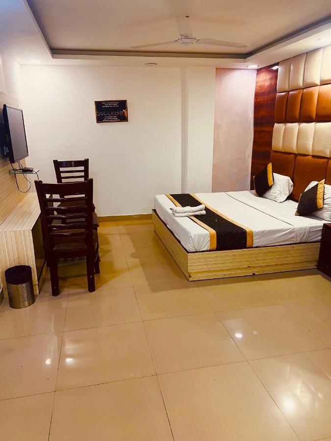 Hotel Cozy Cave Delhi Aiport Ню Делхи Екстериор снимка