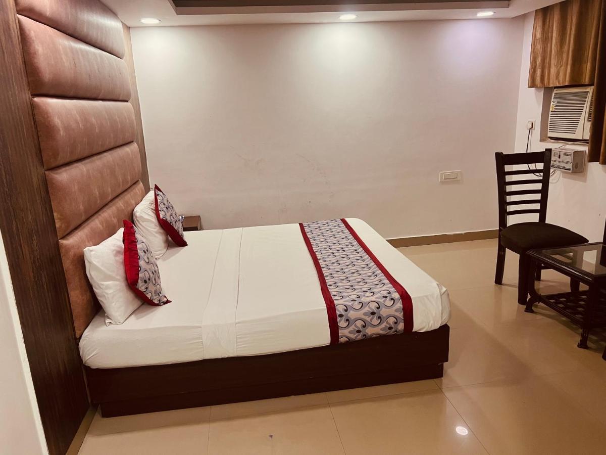 Hotel Cozy Cave Delhi Aiport Ню Делхи Екстериор снимка